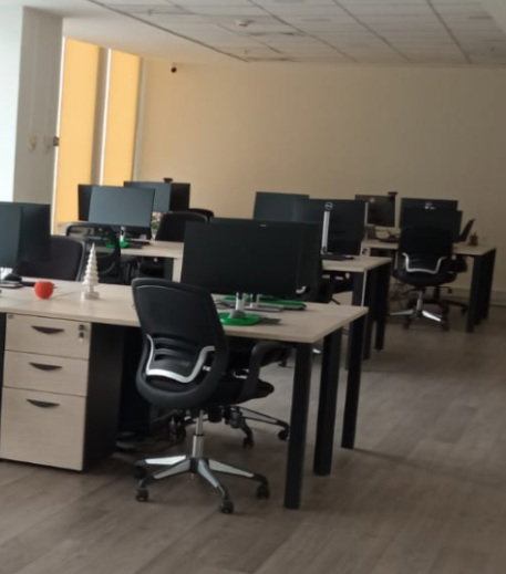 Cambio de luminaria en oficina realizado por IntTech en Las Condes
